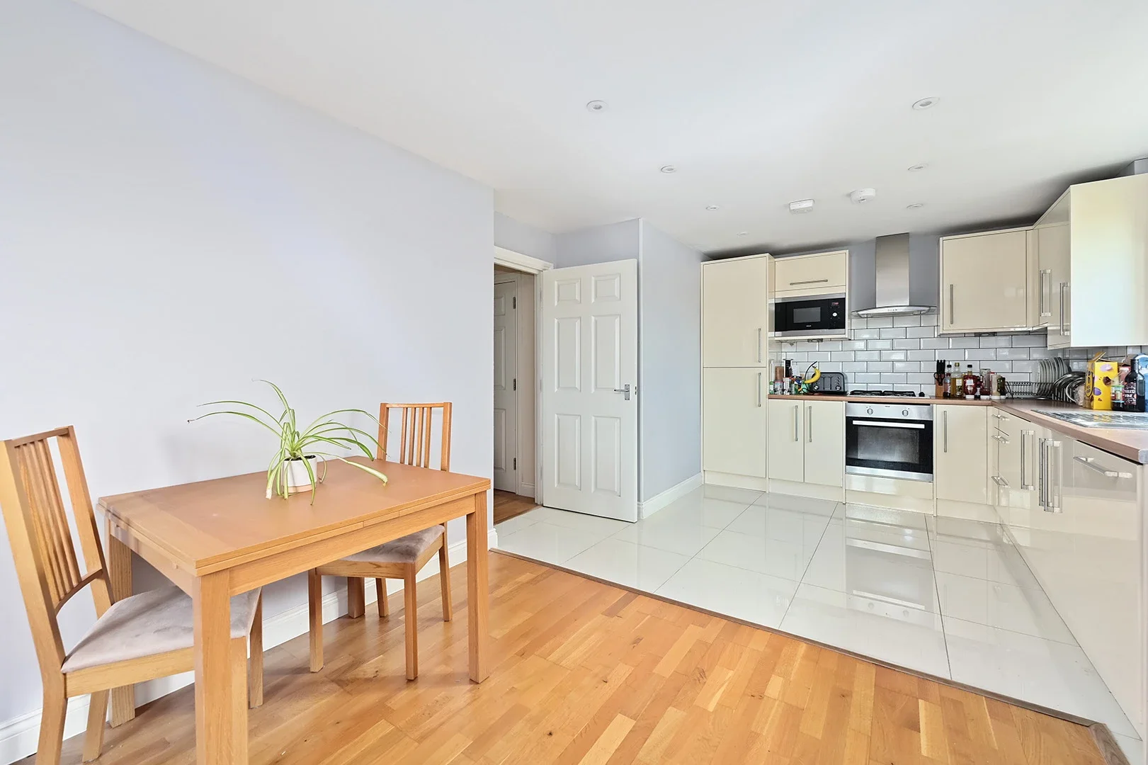 Flat Somerset Road in Rushmoor
