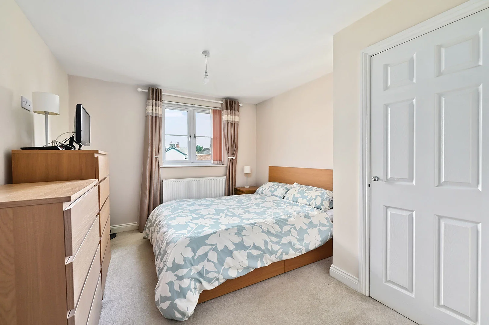Flat Somerset Road in Rushmoor