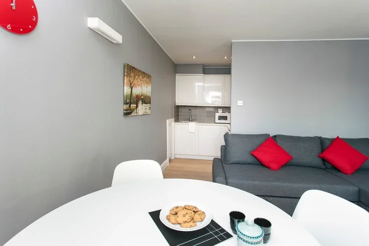 Flat Sinclair Road in Greater London