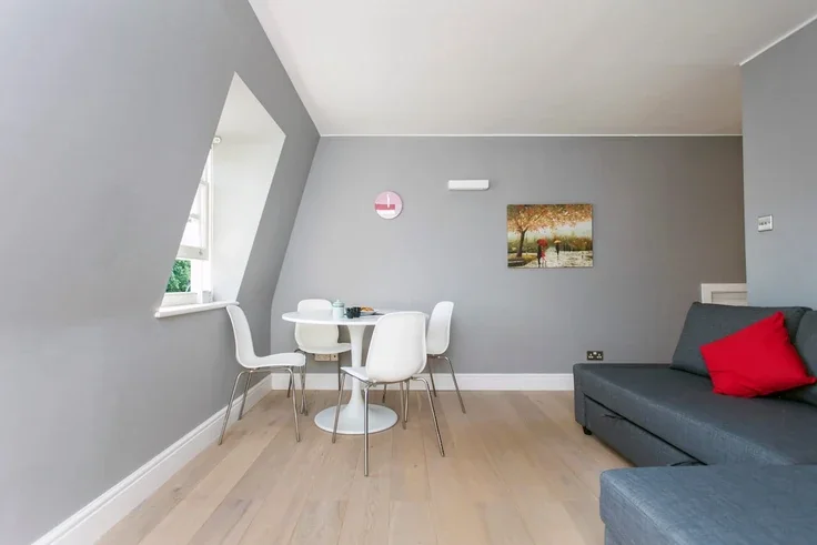 Flat Sinclair Road in Greater London
