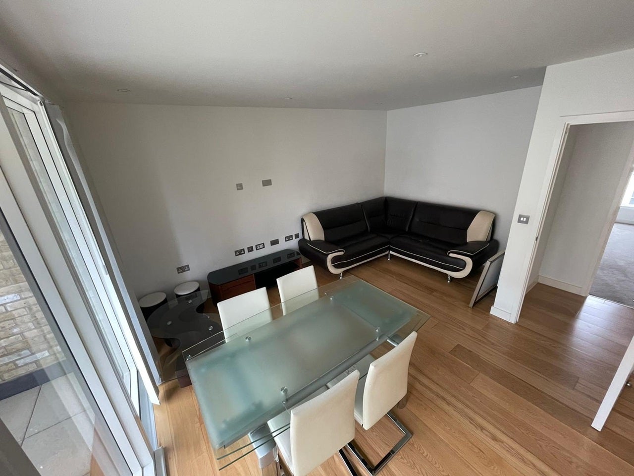 Flat Cambridge Avenue in Greater London