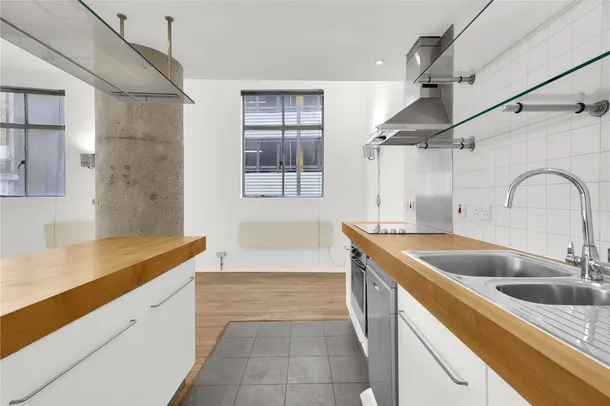 Flat Saffron Hill in Greater London