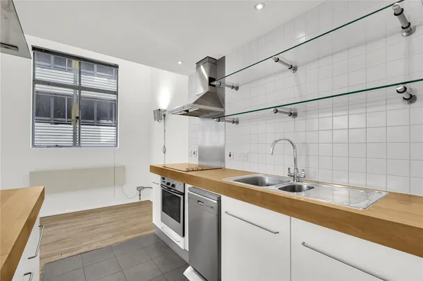 Flat Saffron Hill in Greater London