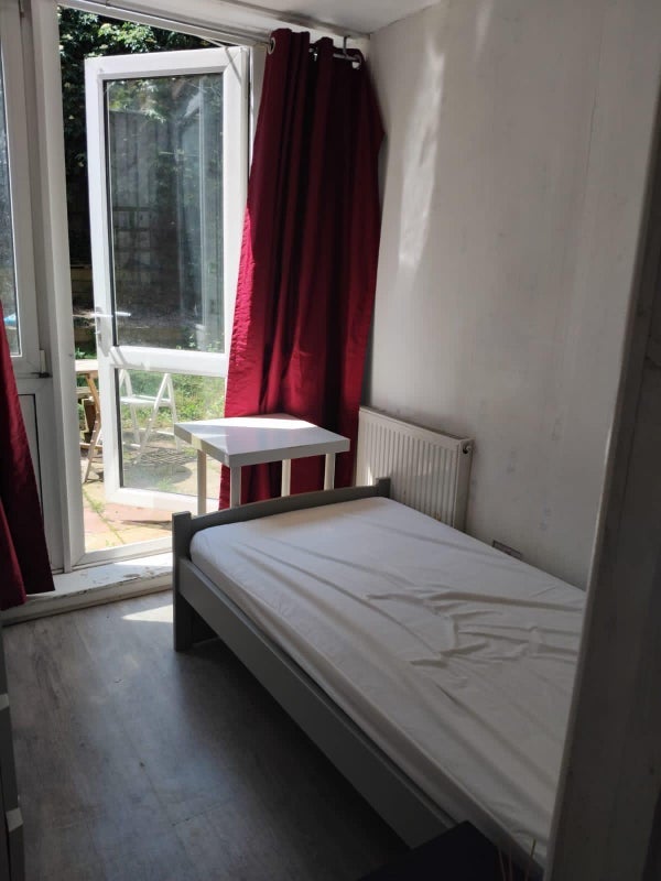Room Petersfield Rise in Greater London