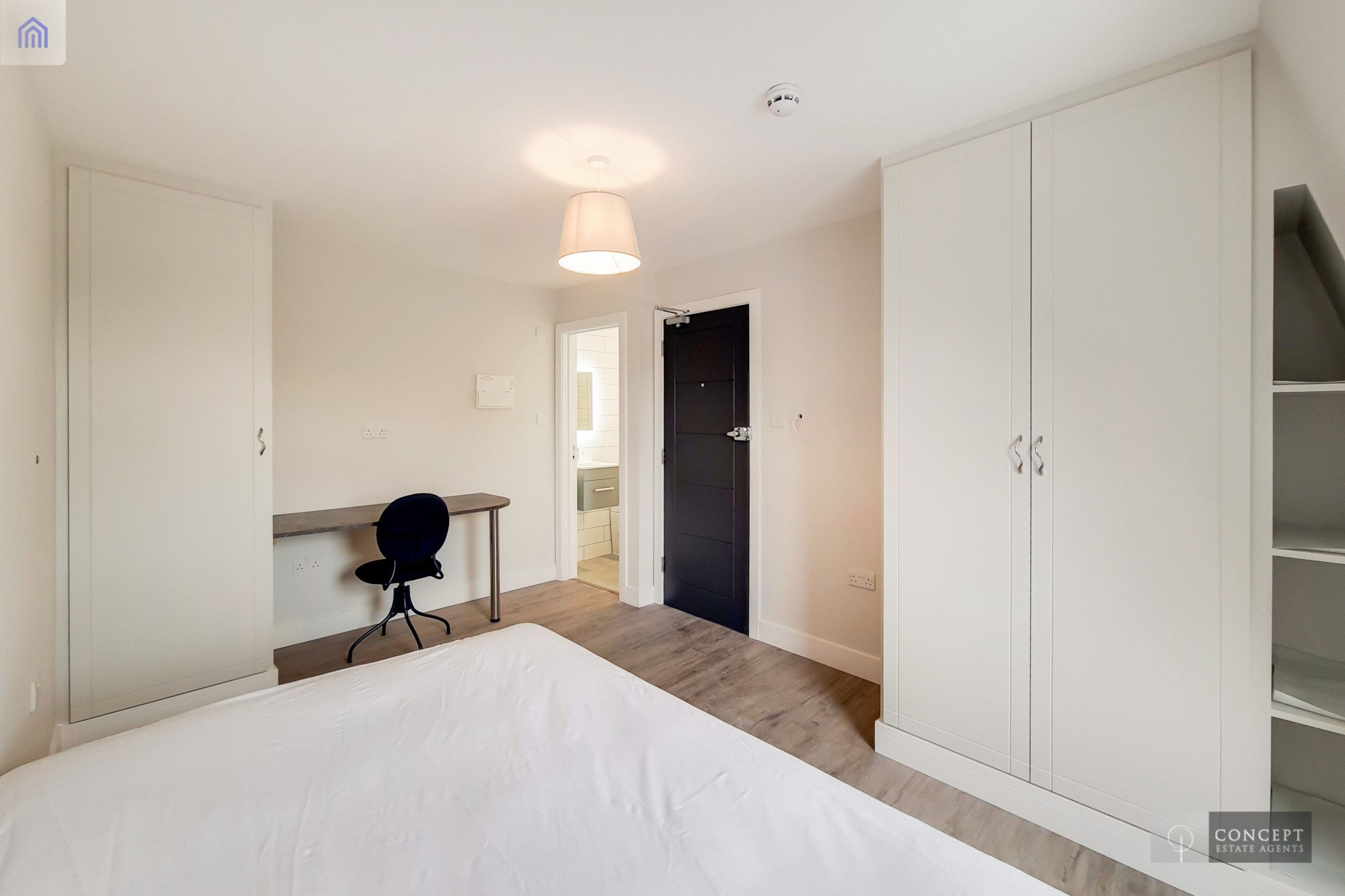 Room Tooting High Street in Greater London