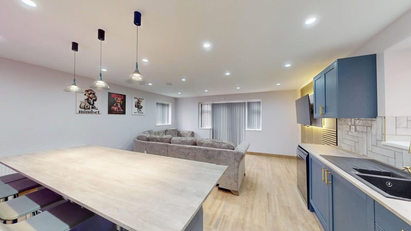 Room Raddlebarn Road in Birmingham