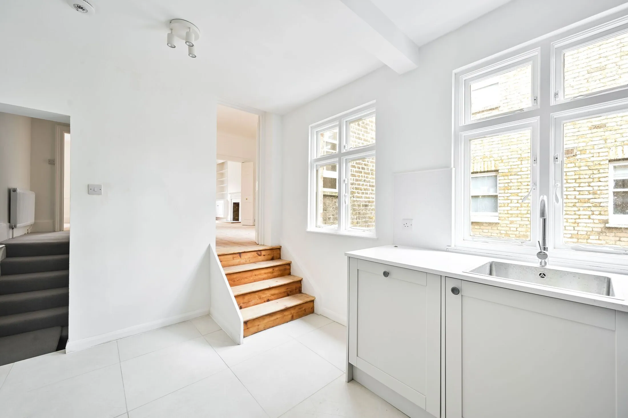 Flat Pembroke Road in Greater London
