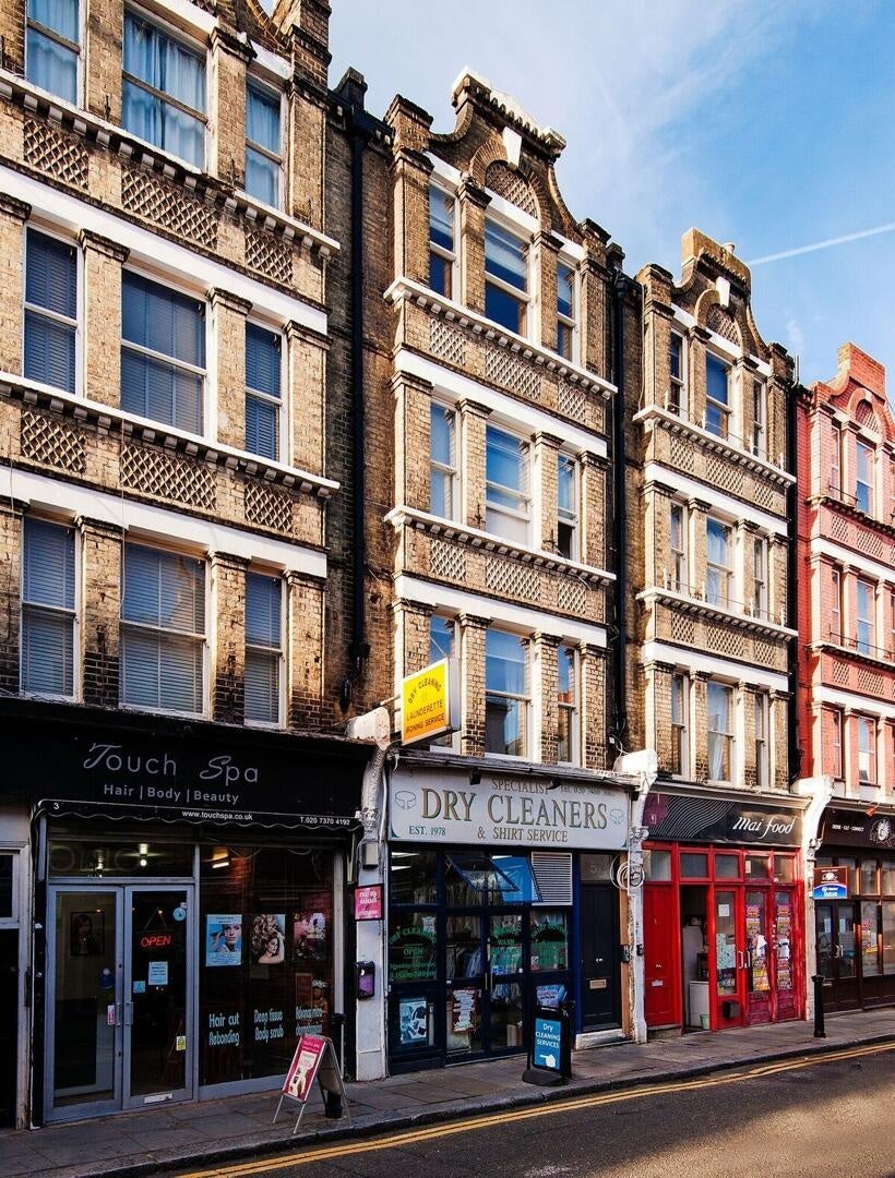 Flat Earl's Court Gardens in London