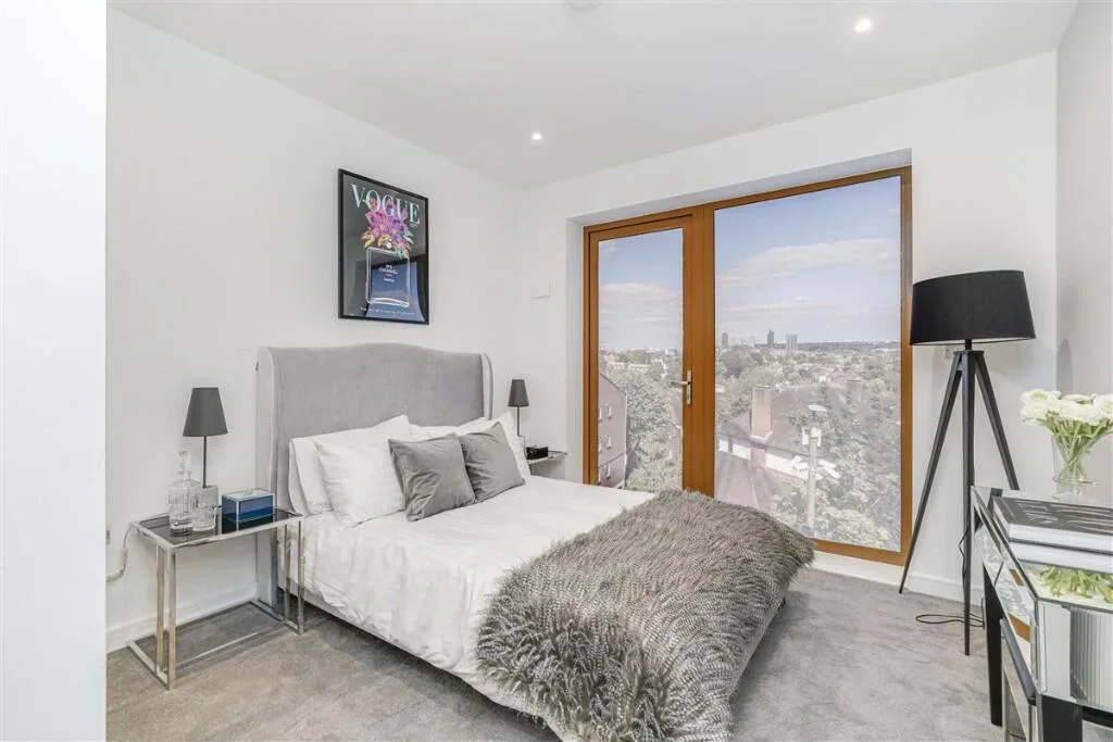 Flat Beaumont Road in Greater London