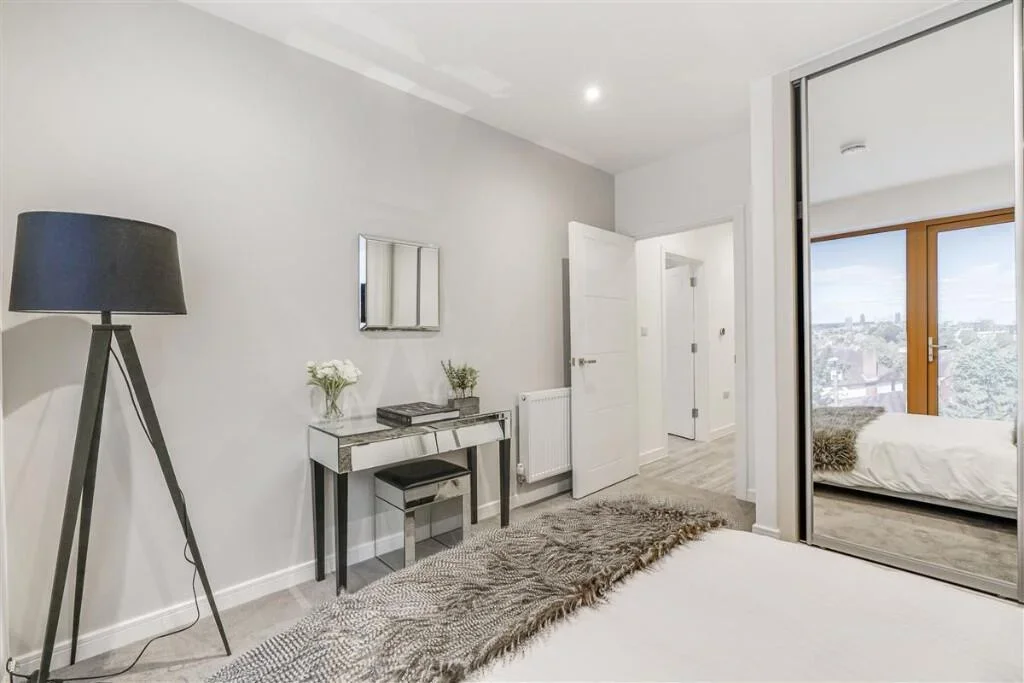 Flat Beaumont Road in Greater London