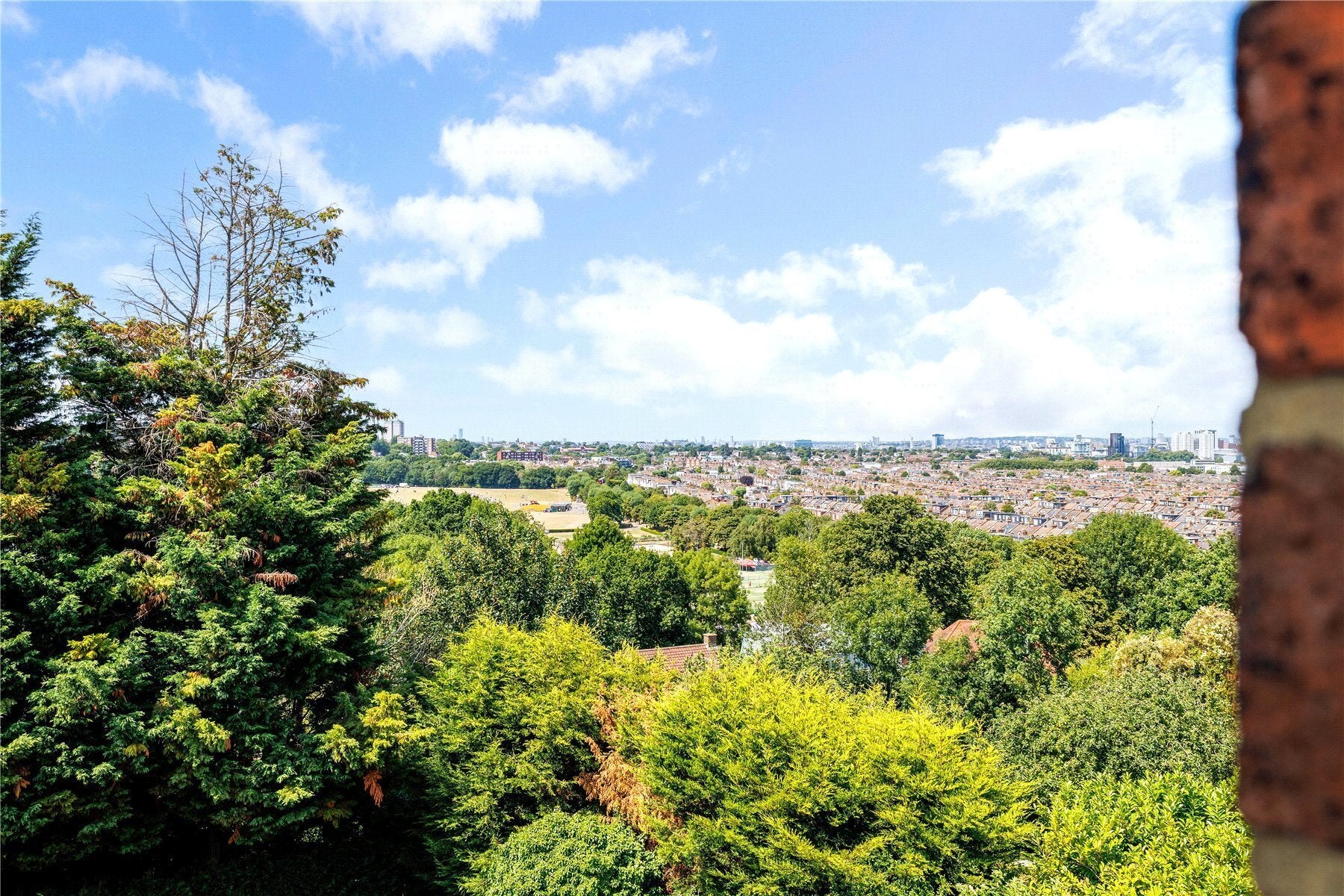 Flat Arthur Road in Greater London