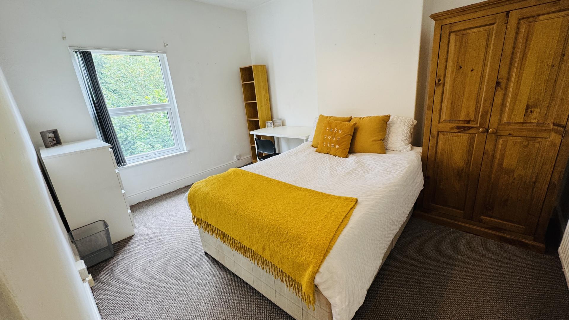 Room Sydney Road in Chester