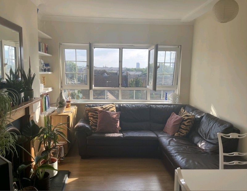 Room Swan Road in Greater London