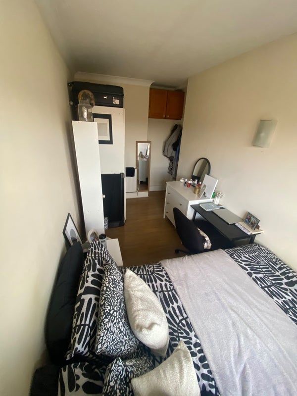 Room Swan Road in Greater London