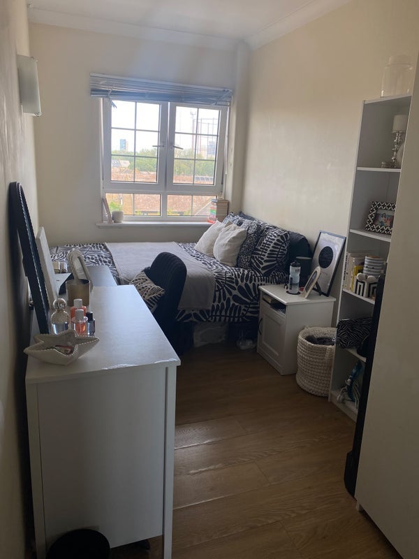 Room Swan Road in Greater London