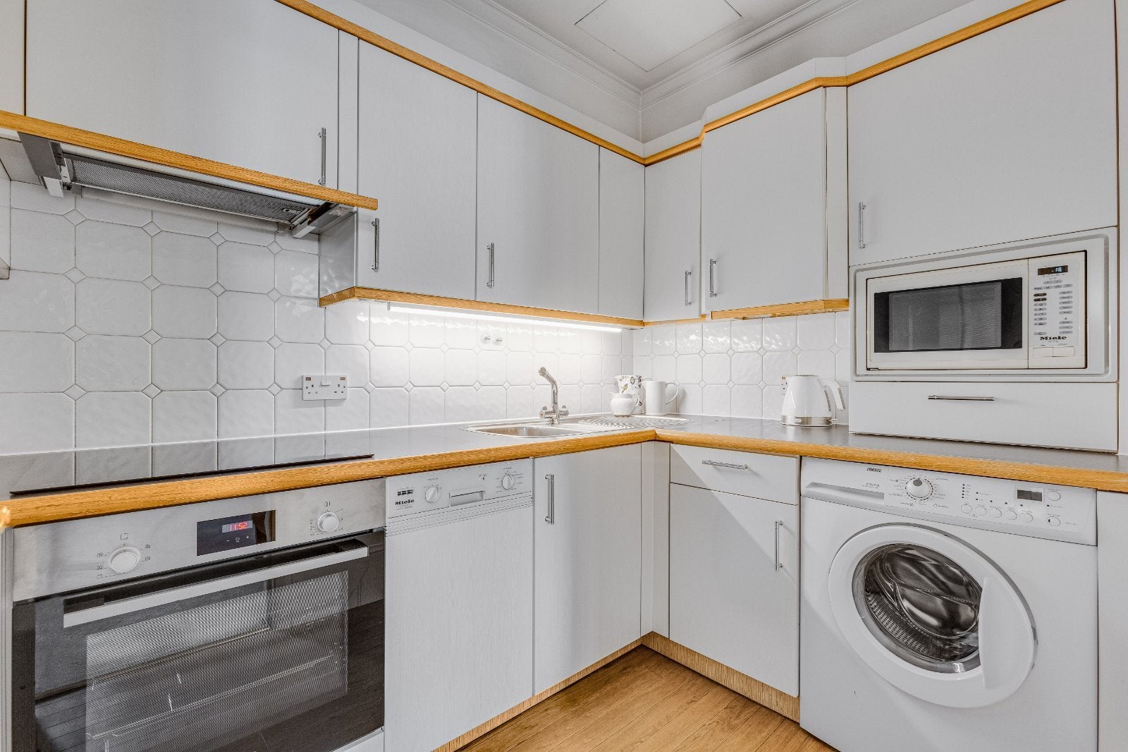 Flat Gloucester Street in City of Westminster