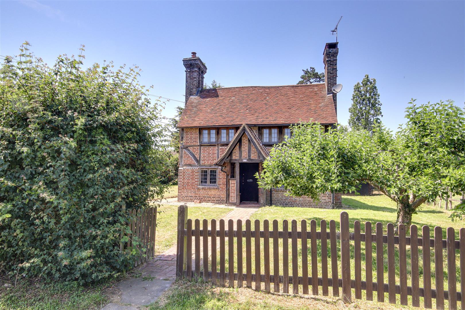 House Stonehouse Lane in Horsham
