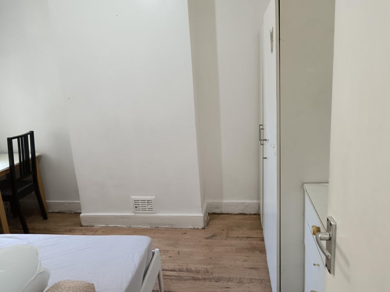 Room Green Street in Greater London