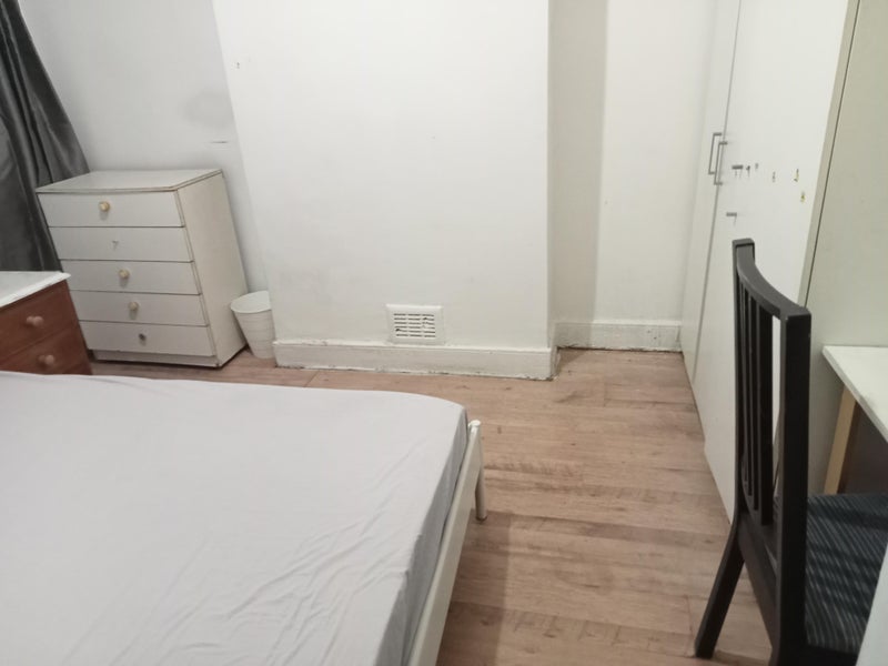 Room Green Street in Greater London