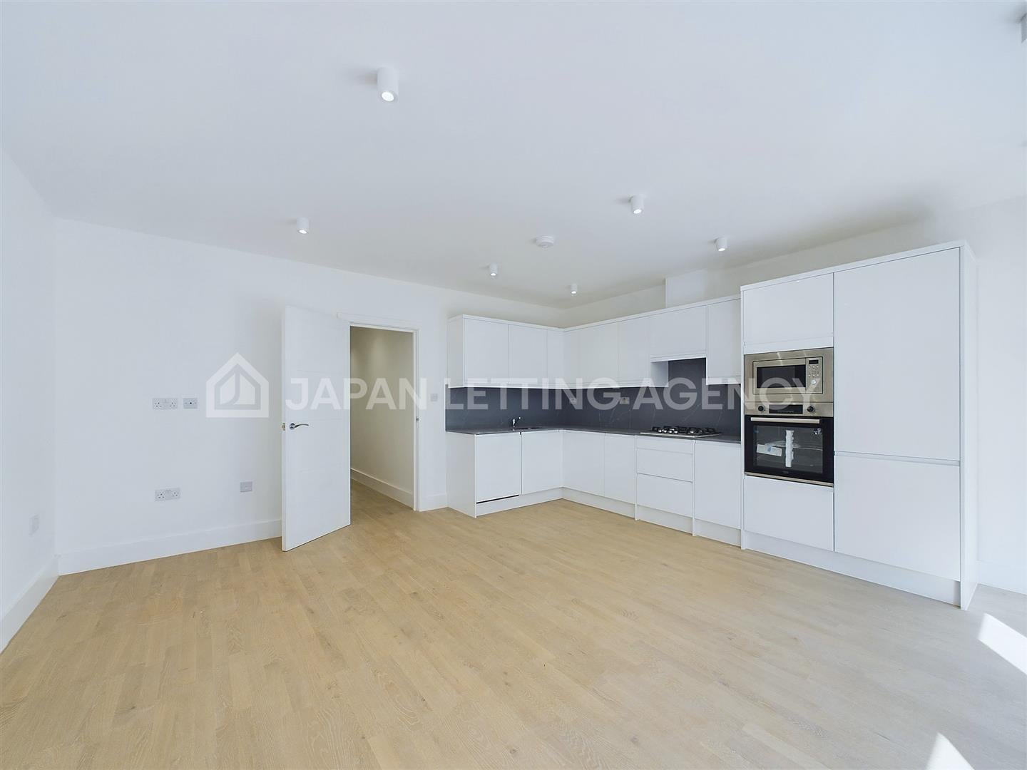 Flat Uxbridge Road in Greater London
