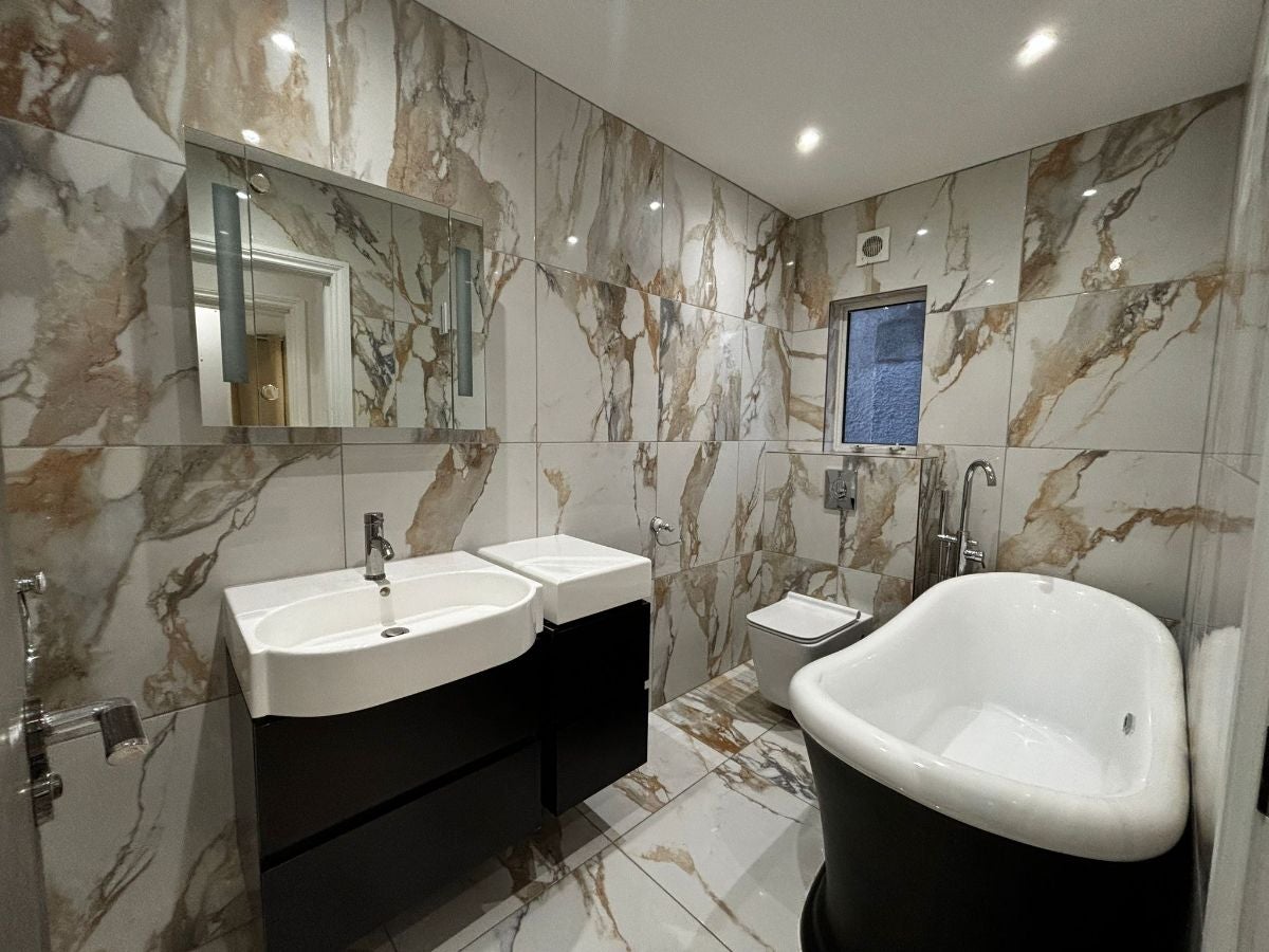 Flat Hendon Way in Greater London