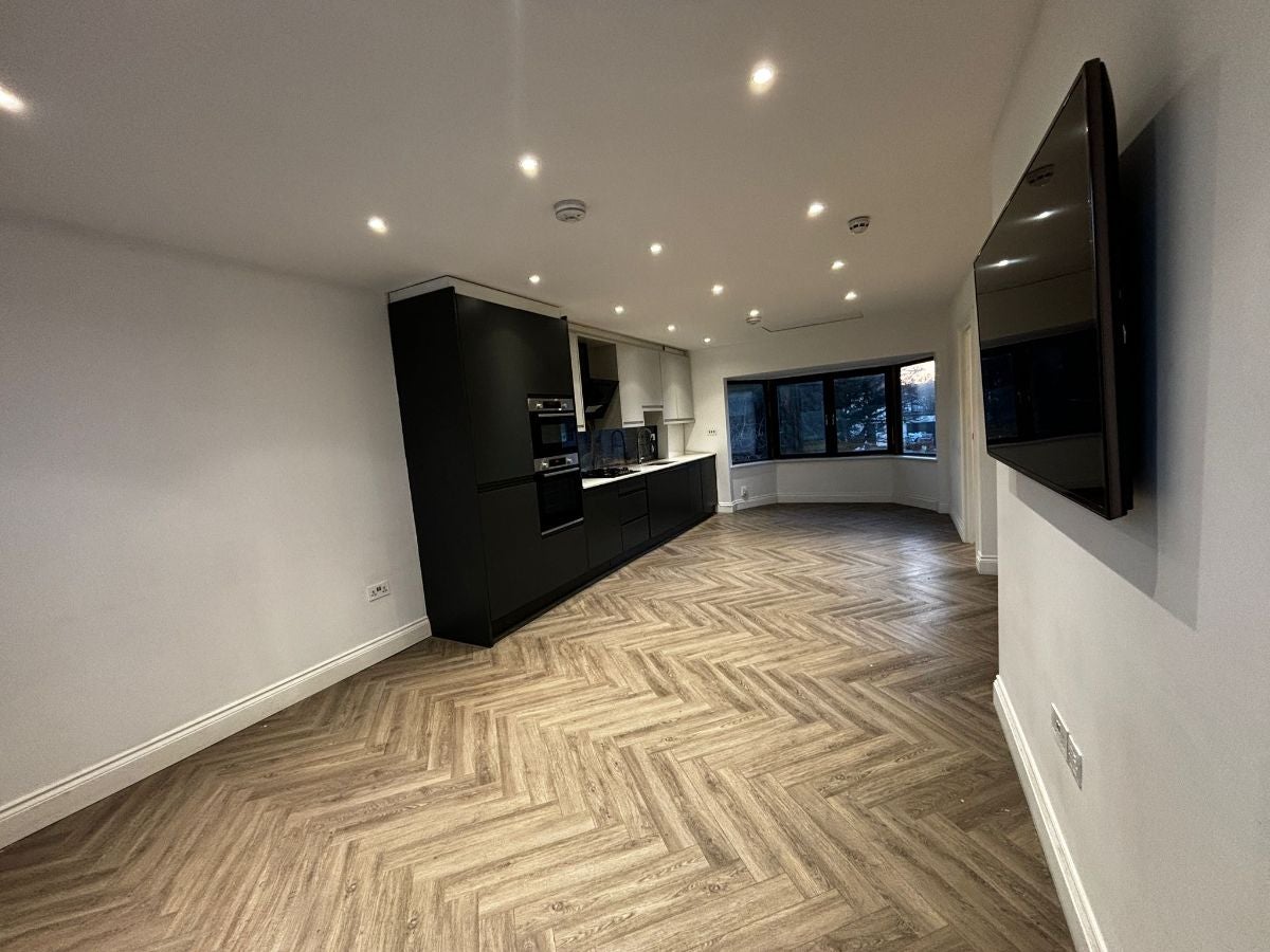 Flat Hendon Way in Greater London