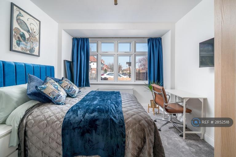 Room Park Avenue in Greater London