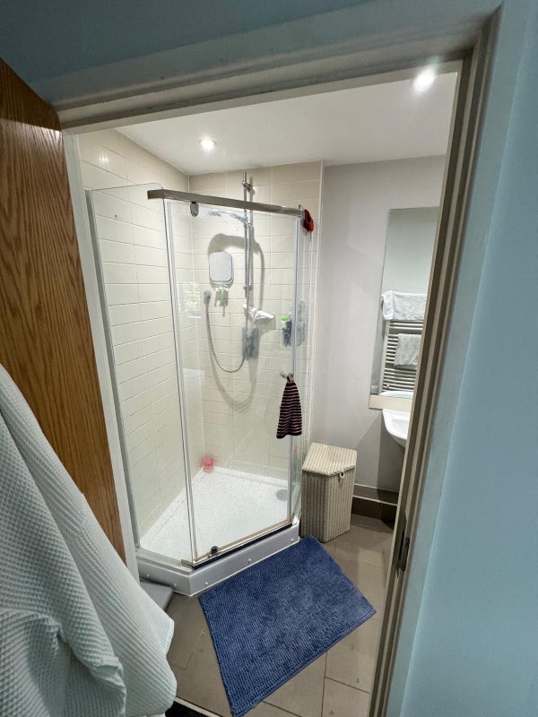 Room Grange Road in Greater London