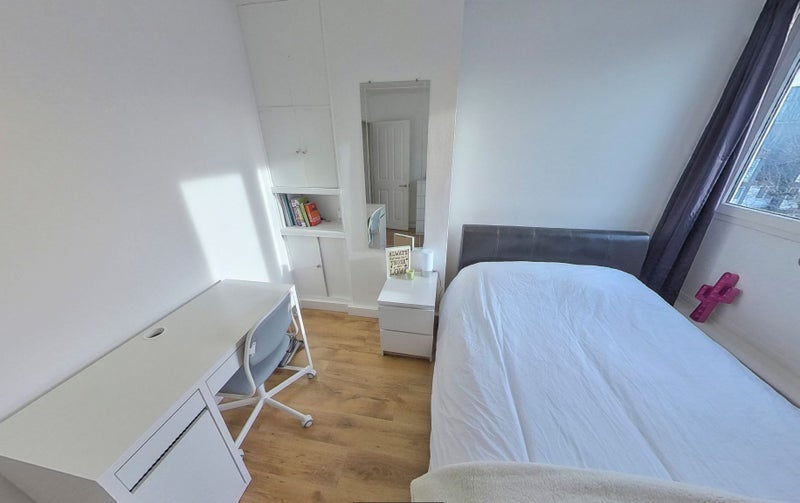 Room Thomas Baines Road in Greater London