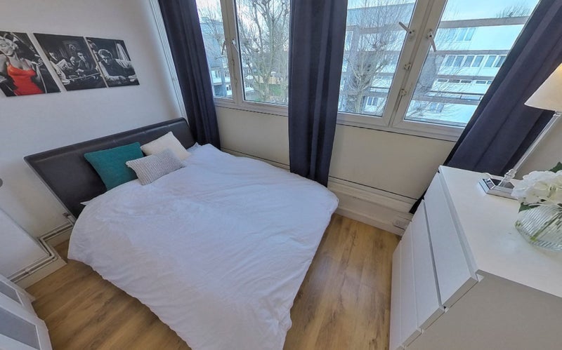 Room Thomas Baines Road in Greater London