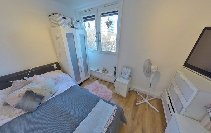 Room Thomas Baines Road in Greater London