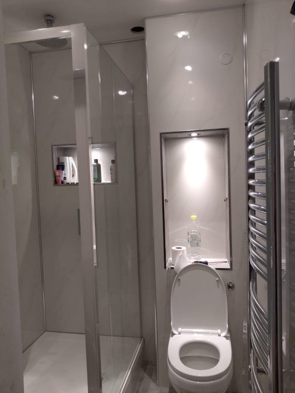 Room Thomas Baines Road in Greater London