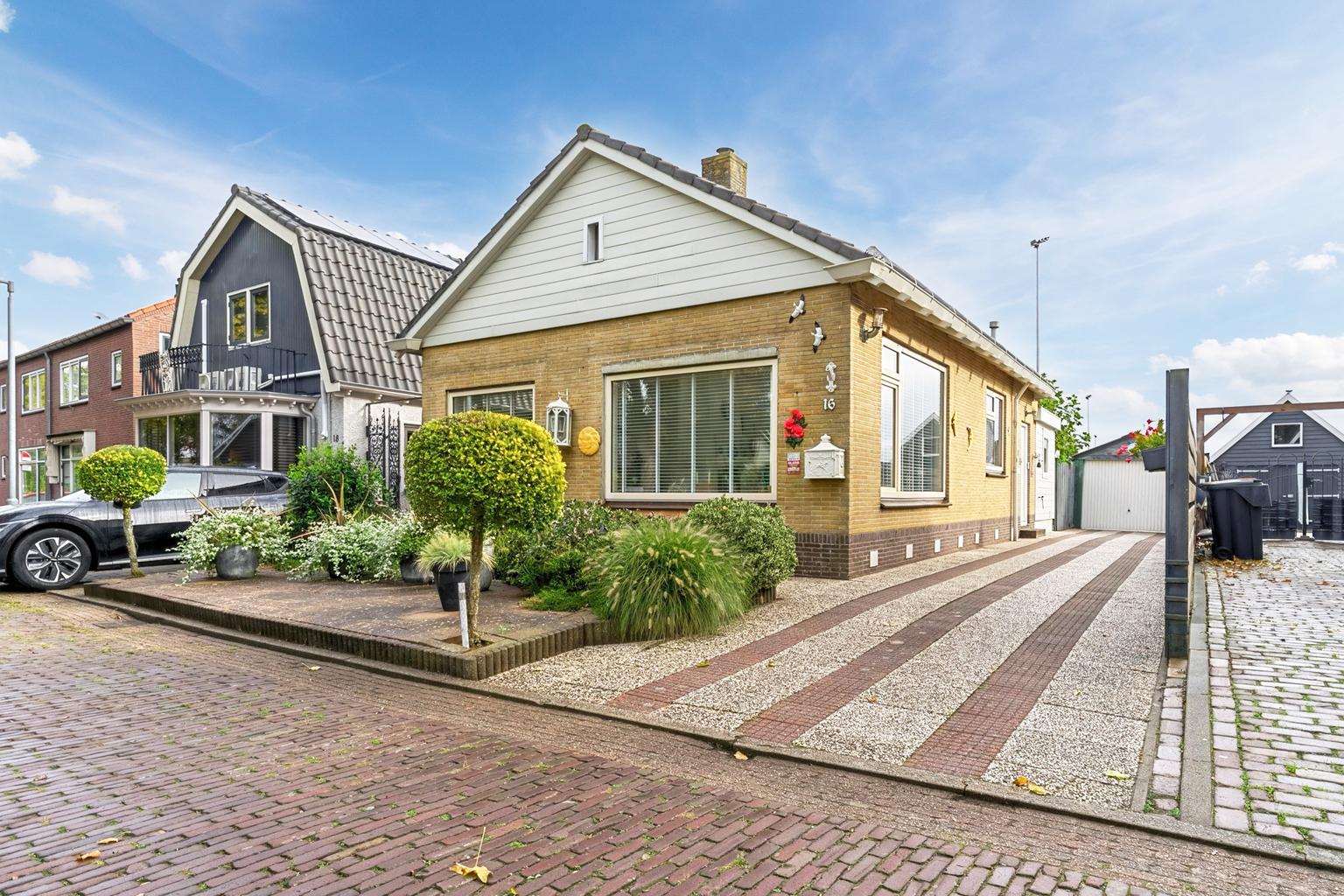 Huis Dijk 16 in Broek op Langedijk