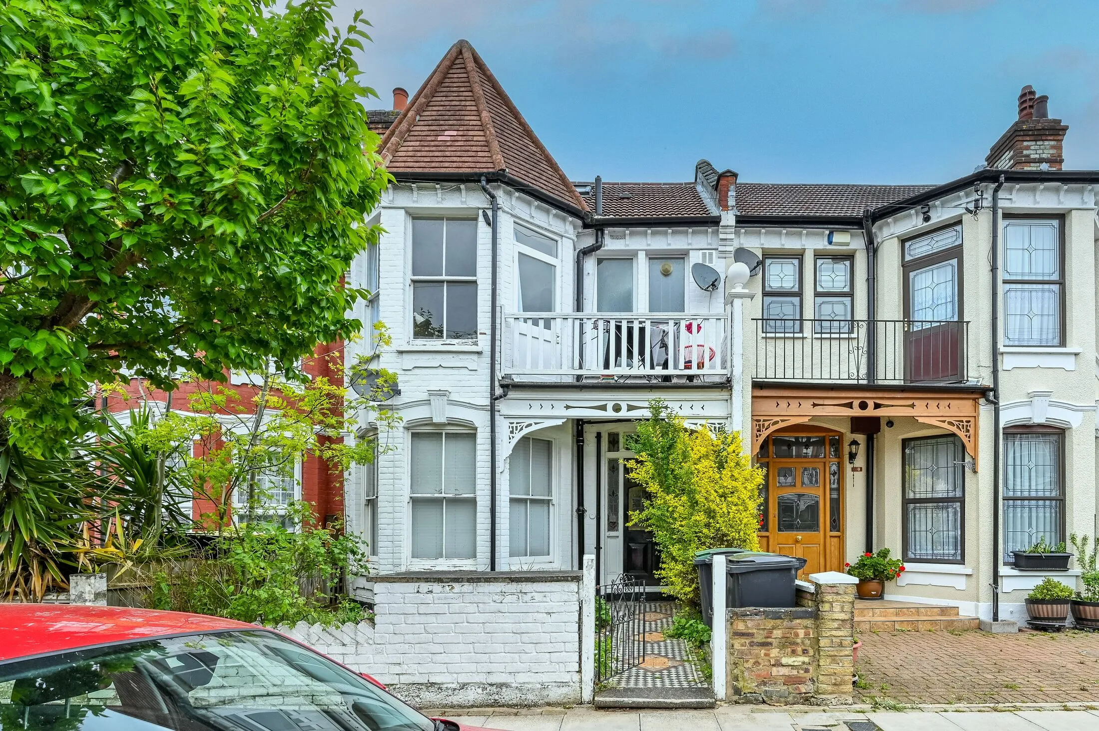 Flat Woodside Road in Greater London