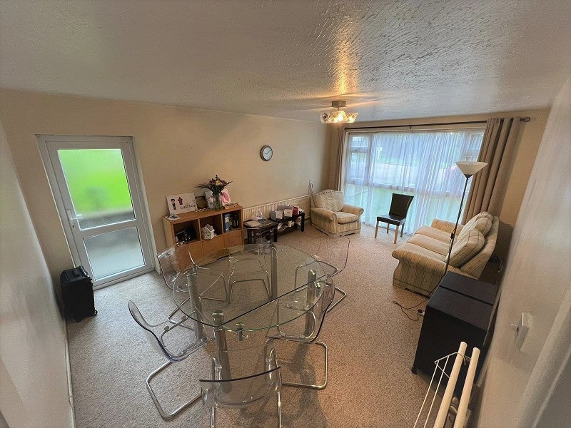 Flat Stratton Close in London
