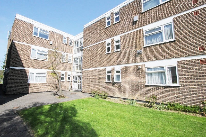 Flat Stratton Close in London