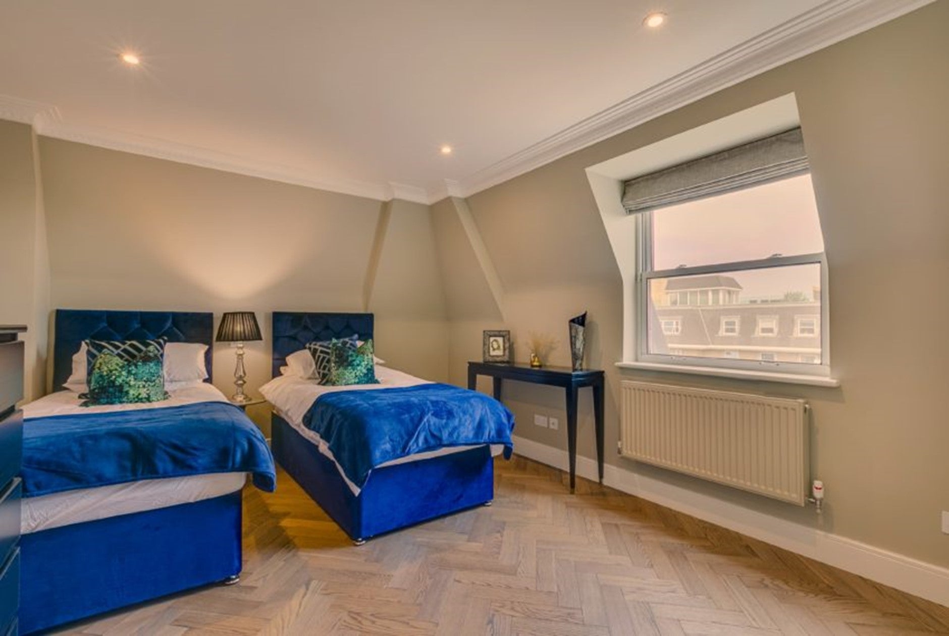 Flat Boydell Court in Greater London