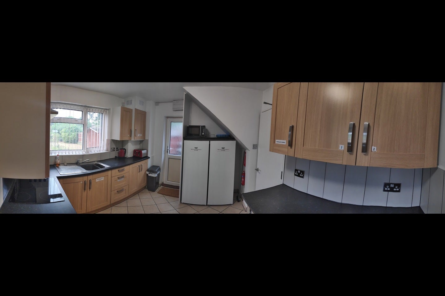 Room Barnfield Road in Crawley