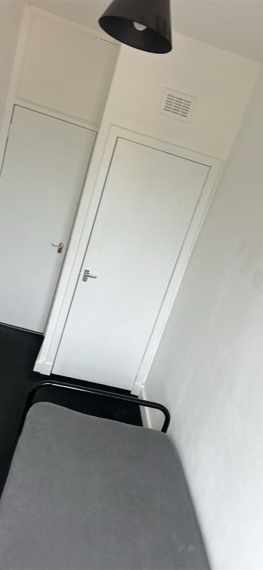 Room Dumbarton Road in Clydebank