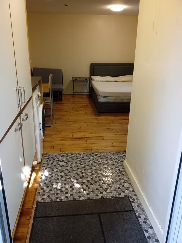 Room Ellesmere Road in Greater London
