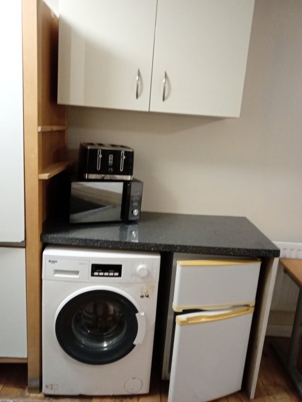 Room Ellesmere Road in Greater London