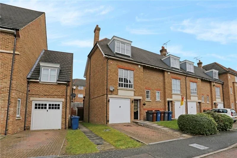 House Goodhall Close in Greater London
