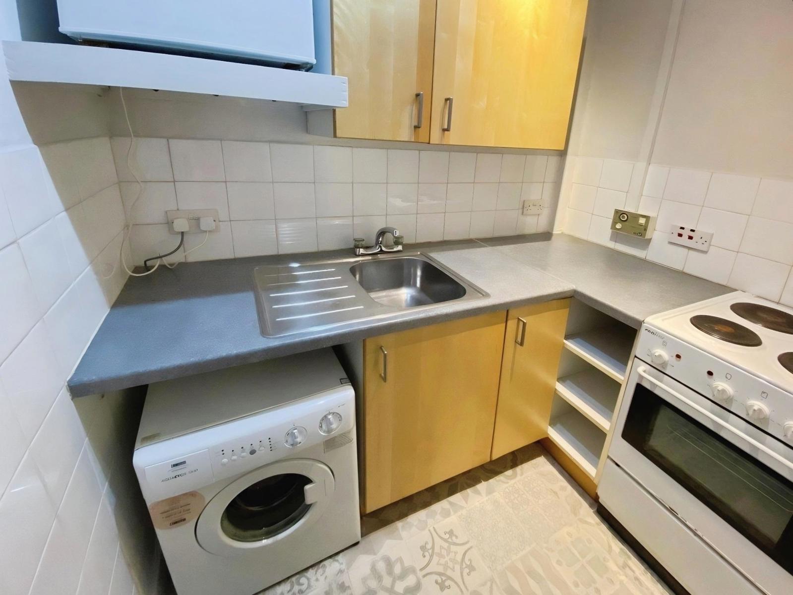 Flat Saughton Mains Gardens in City of Edinburgh