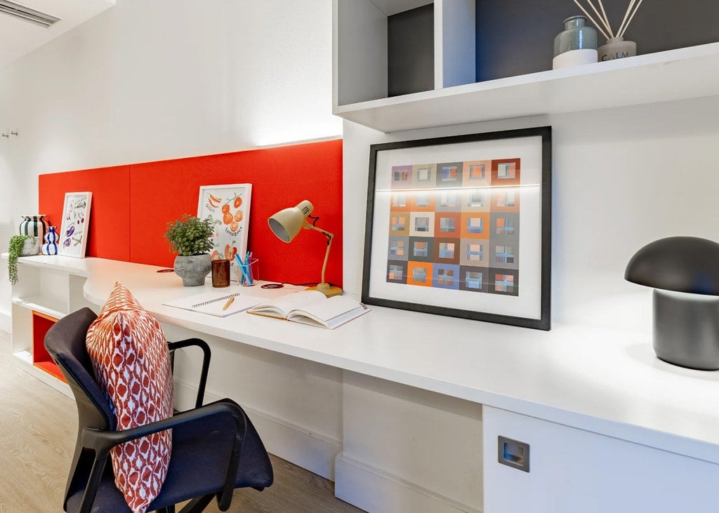 Room Spring Mews in Greater London