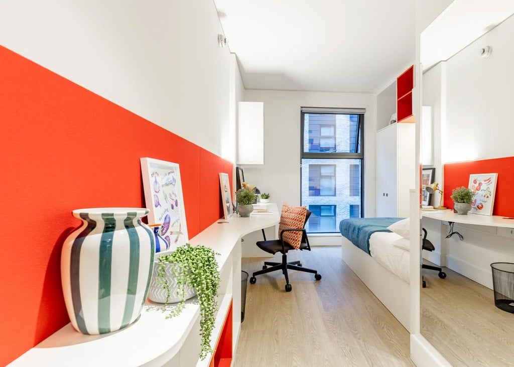 Room Spring Mews in Greater London