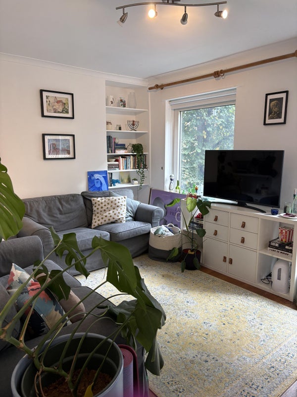 Flat Regent's Park Road in Greater London