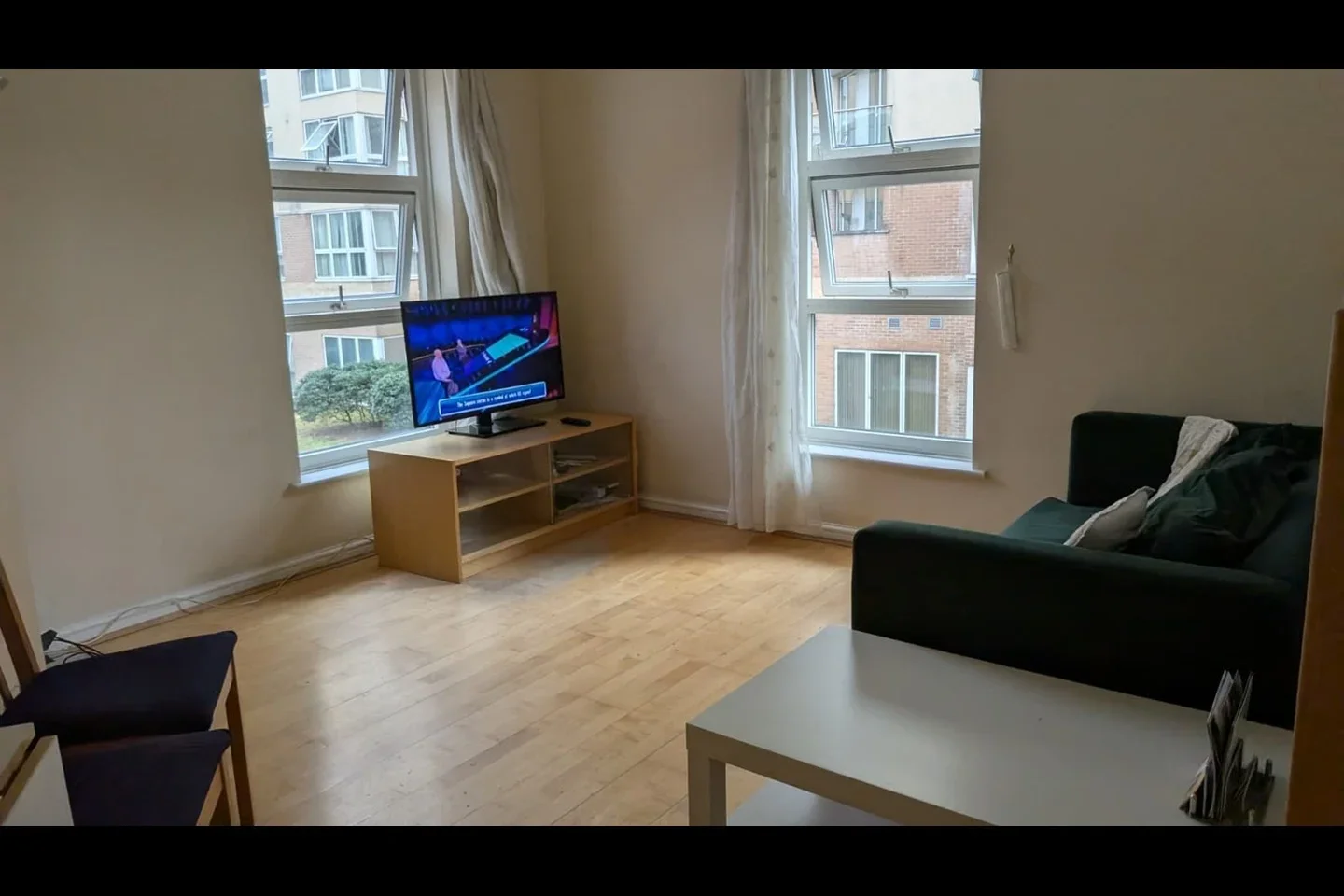 Flat Wolfe Crescent in Greater London