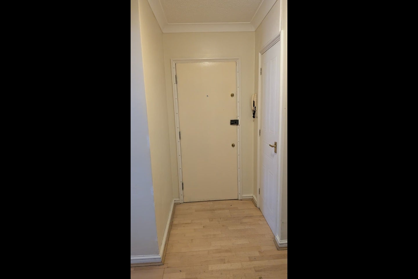 Flat Wolfe Crescent in Greater London