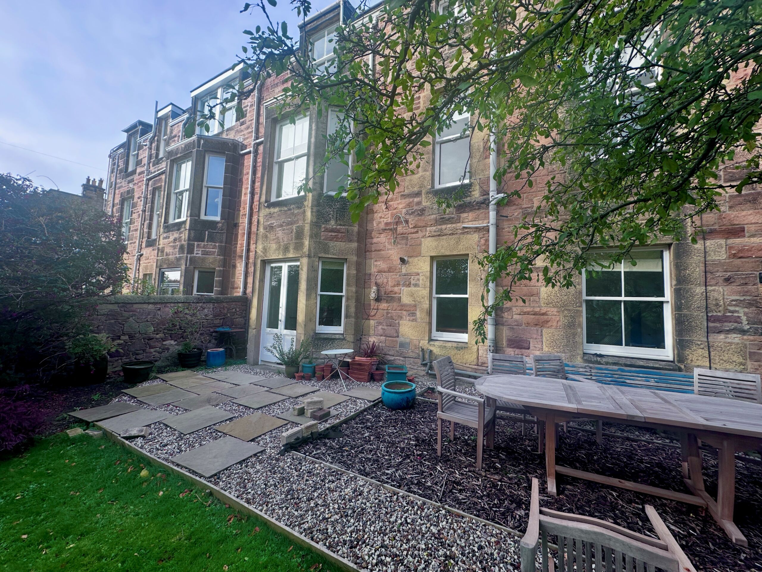 Flat Albert Terrace in City of Edinburgh