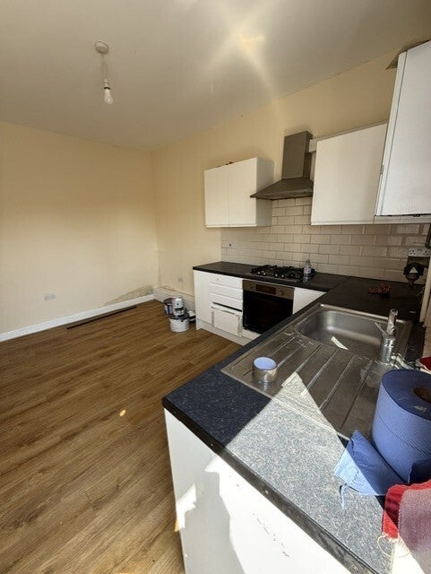 Flat Well Hall Road in Greater London